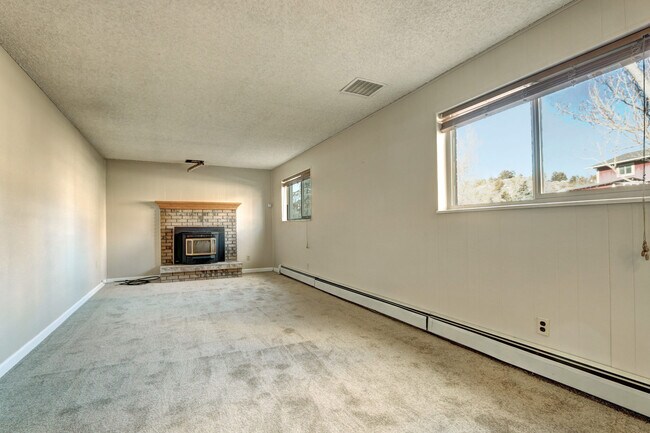 Building Photo - Charming Cul-De-Sac Home Near Downtown Castle Rock. Fantastic Fenced Backyard!