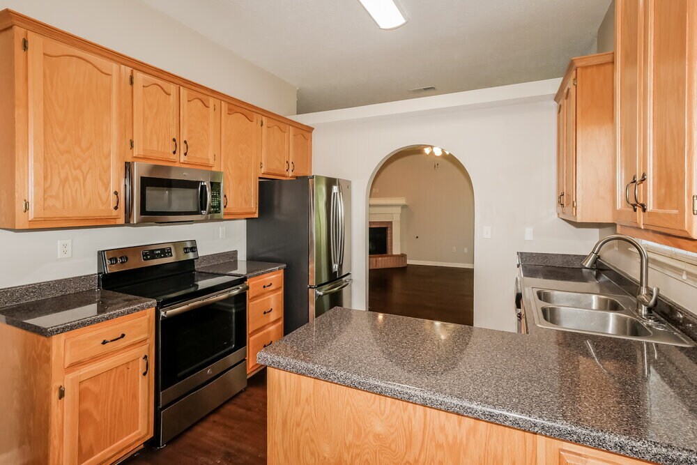 Building Photo - 6391 Braybourne Main