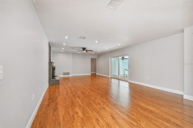 Building Photo - 1302 Brandonwood Dr