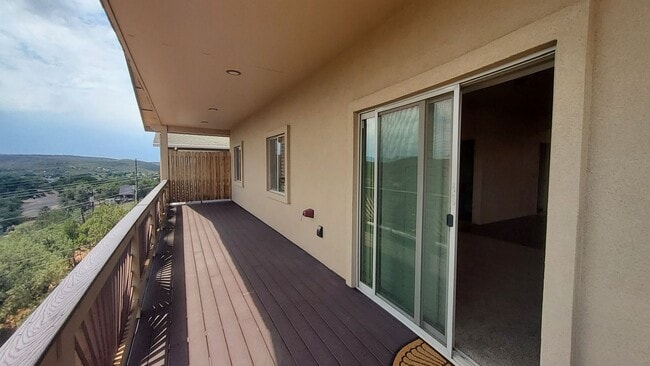 Building Photo - Three Bedroom with Amazing Views