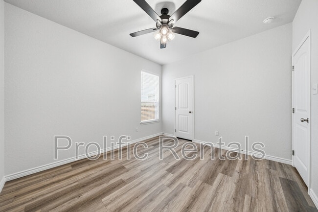 Building Photo - 117 Leon Ln