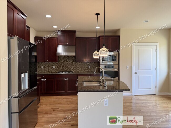 Building Photo - Amazing 5 Bedroom Home in Bothell with Gorgeous Finishes and Large Family Room!