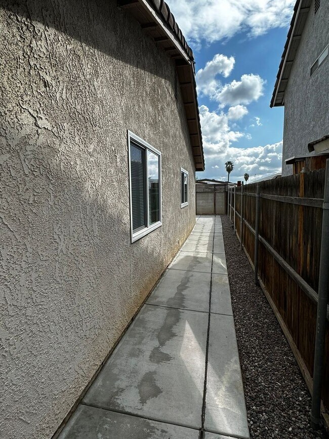Building Photo - 11828 Bayless St