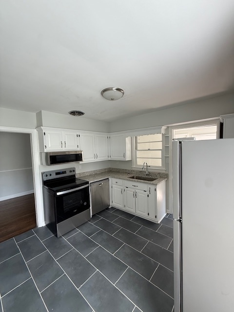 Kitchen - 111 Woodmore Ave