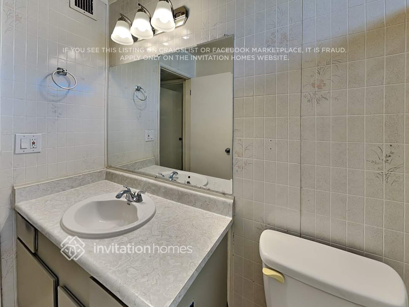 Building Photo - 3240 W Cholla St