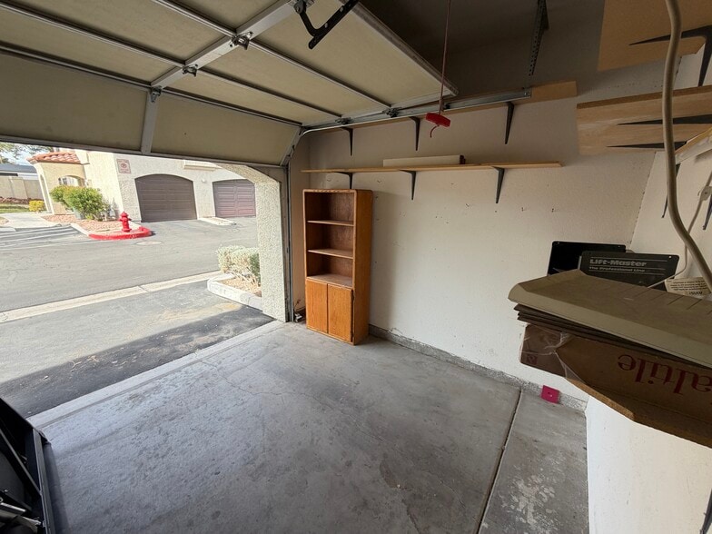 Building Photo - 2975 Bluegrass Ln