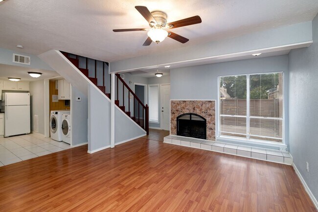 Building Photo - 3121 Park Ln