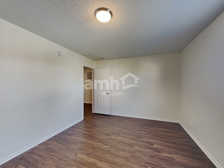 Building Photo - 7950 States Bend Ln