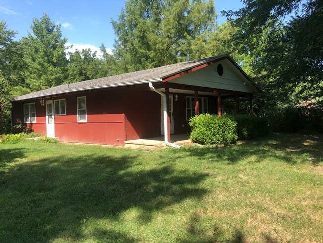 Primary Photo - Quaint 2 bedroom perched atop 1.7 wooded a...