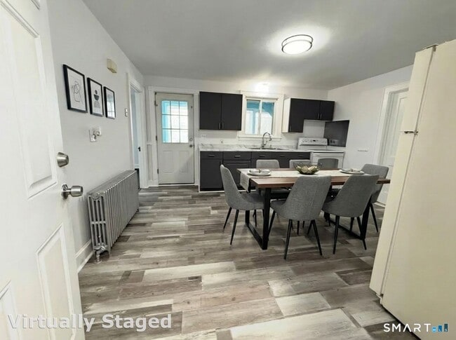 Building Photo - 8 Garden St