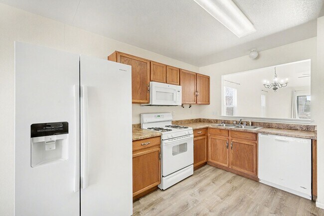 Building Photo - Freshly Updated 3-Bedroom Home Near Ft. Carson – Move-In Ready!