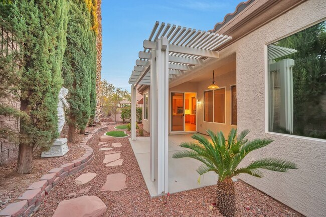 Building Photo - 2585 Portsmouth Creek Ave