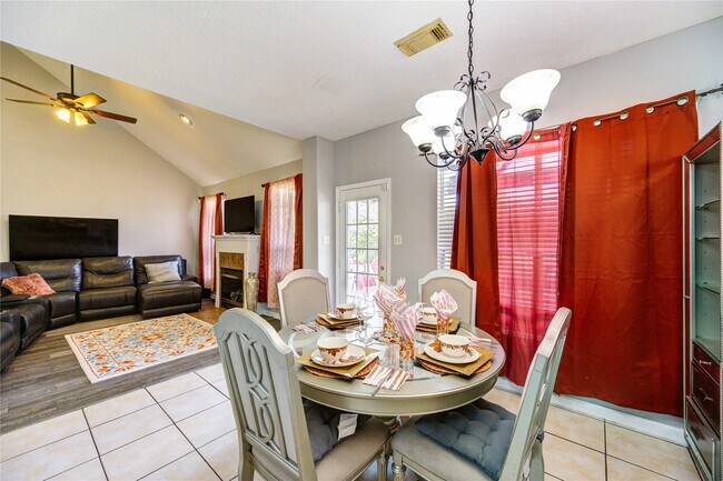 Building Photo - 14710 Kendallbrook Dr