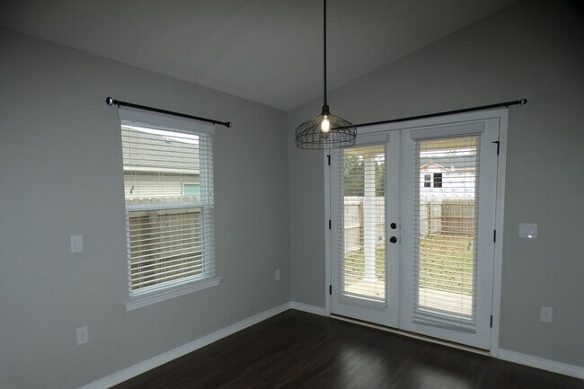 Building Photo - 3-Bedroom Home - The Woodlands