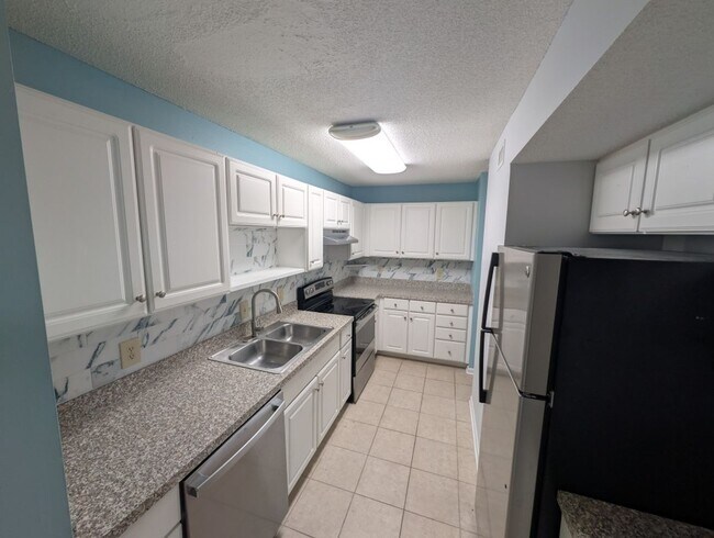 Building Photo - 3550 Sable Palm Ln