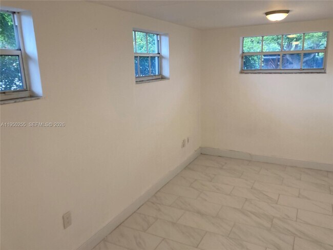 Building Photo - 5720 Sheridan St