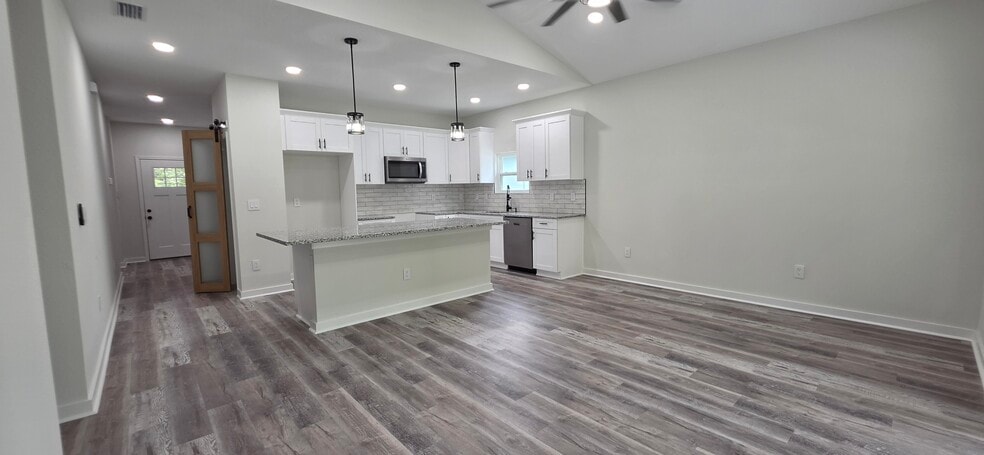 Building Photo - 63 Delmonte St