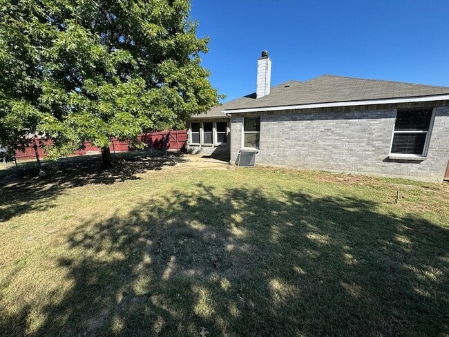 Building Photo - 9205 Lenox Dr