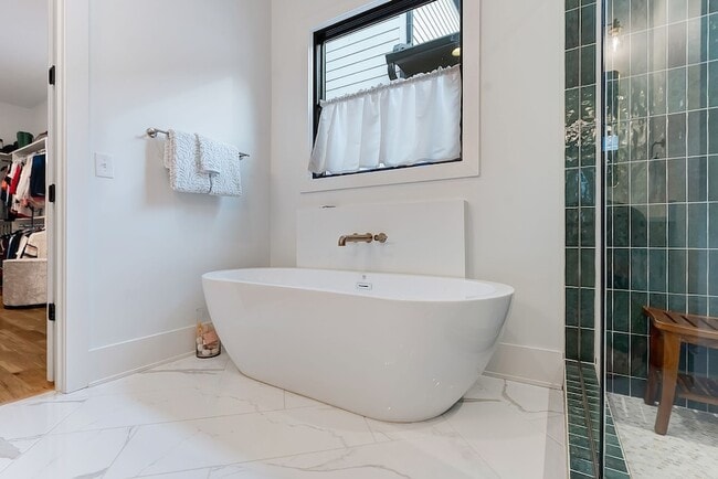 Building Photo - 3733 Estes Rd