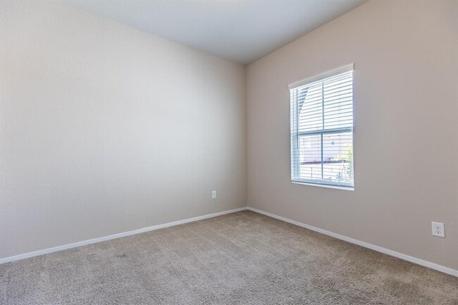 Building Photo - 373 Jade St