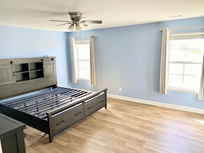 Building Photo - Great Location!! - 3 bedroom 2.5 bath home