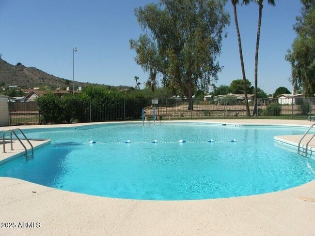 Building Photo - 2136 E Betty Elyse Ln