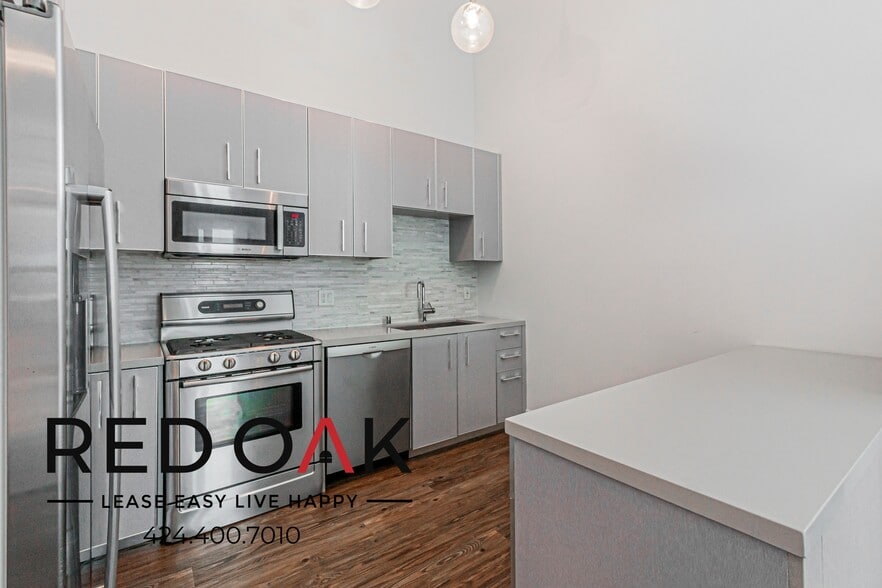 Building Photo - 1168 S Barrington Ave