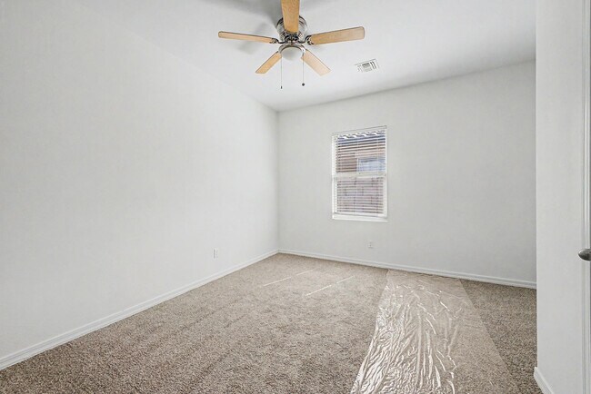 Building Photo - 35450 W Santa Clara Ave