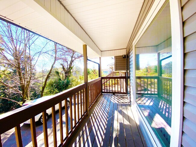 Building Photo - 739 S Germantown Cir