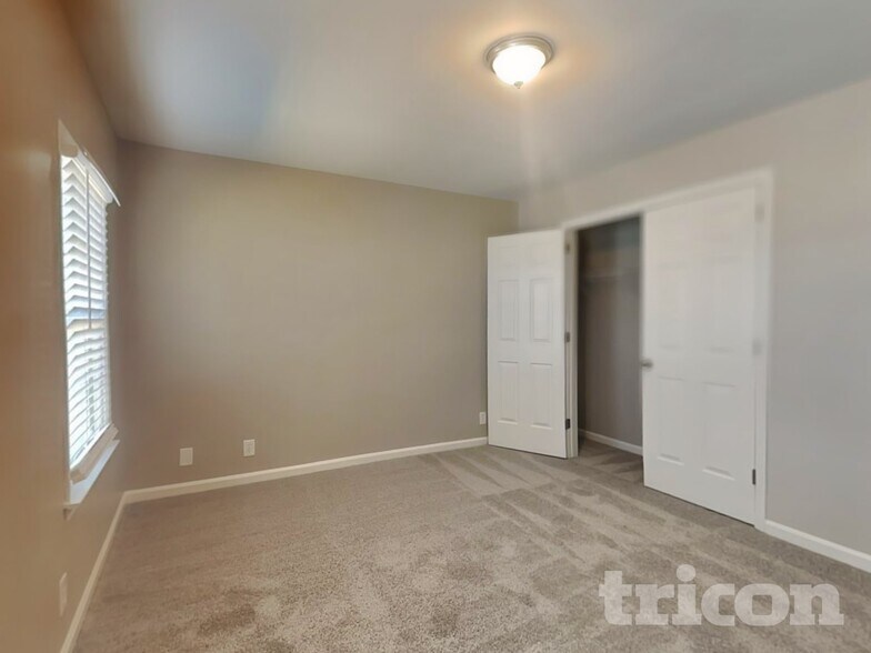 Building Photo - 2113 Putnam Ln