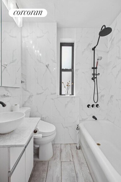 Building Photo - 461 W 44th St