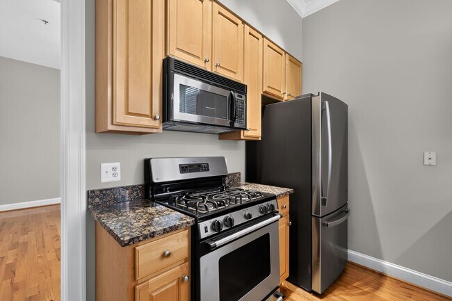 Building Photo - 1340 Q St NW