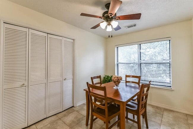 Building Photo - 22314 Rangeview Dr
