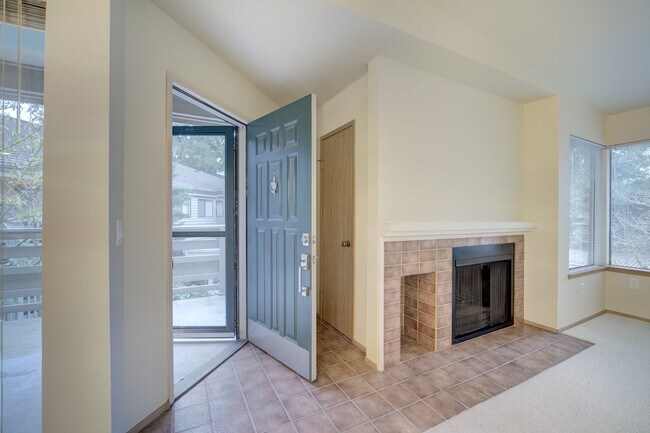 Building Photo - 1270 Bellevue Way NE