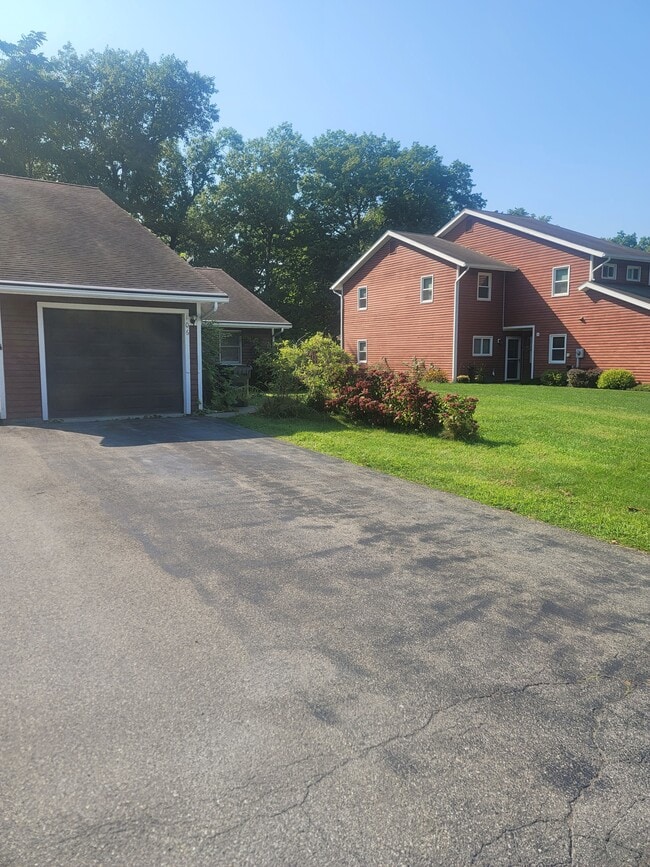 Building Photo - 106 Quail Dr