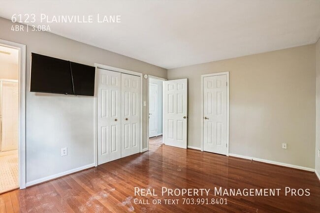 Building Photo - 6123 Plainville Ln