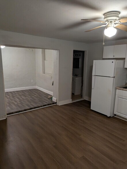 Building Photo - 1537 SW 44th Ave