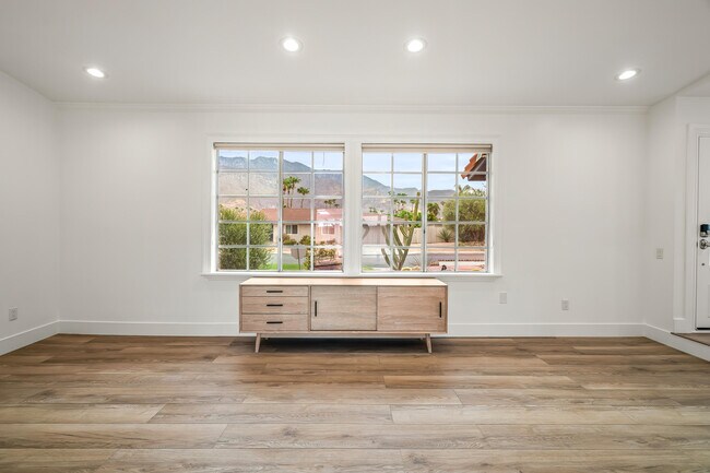 Building Photo - 912 N Camino Condor