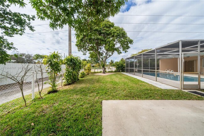 Building Photo - 5524 Cleveland St