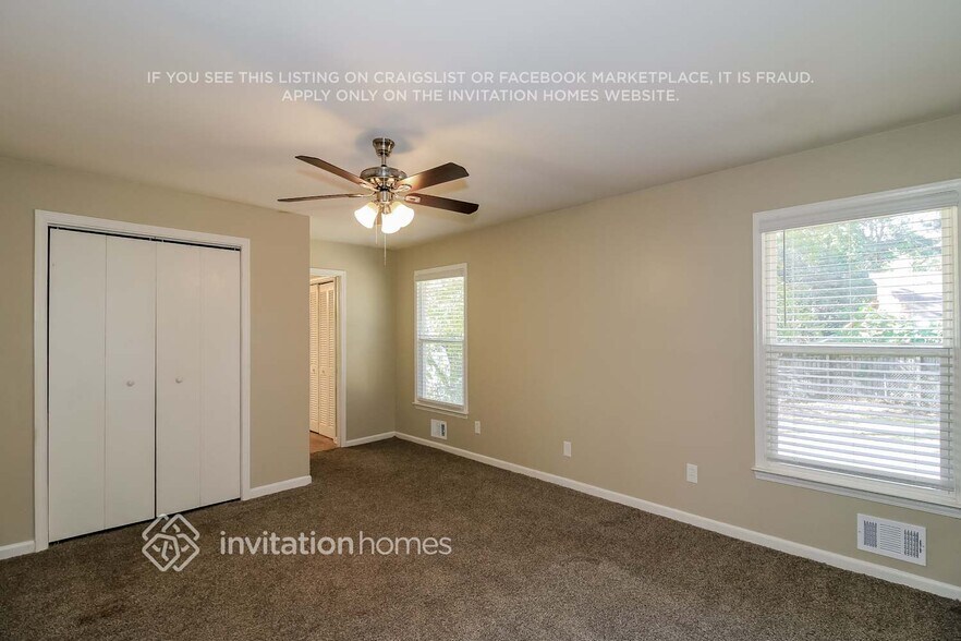 Building Photo - 3327 Salem E Dr SE