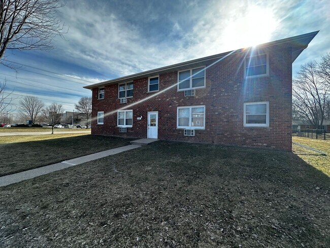 Building Photo - 1241 Apache Ave