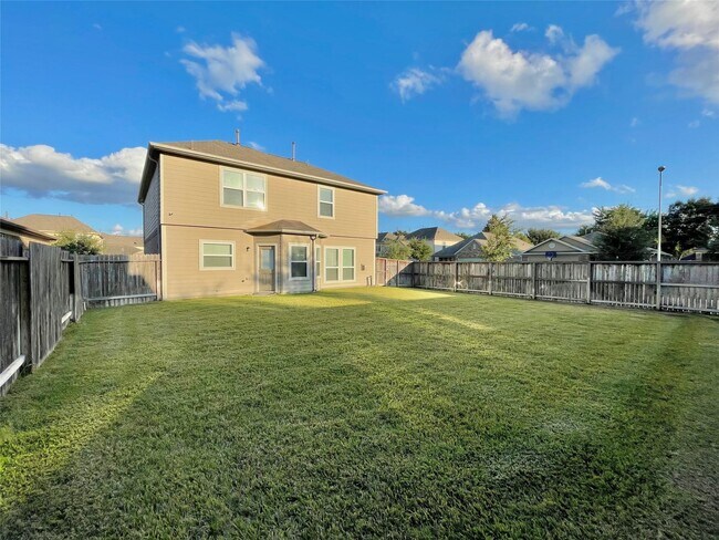 Building Photo - 14903 Vinegrove Falls Ct