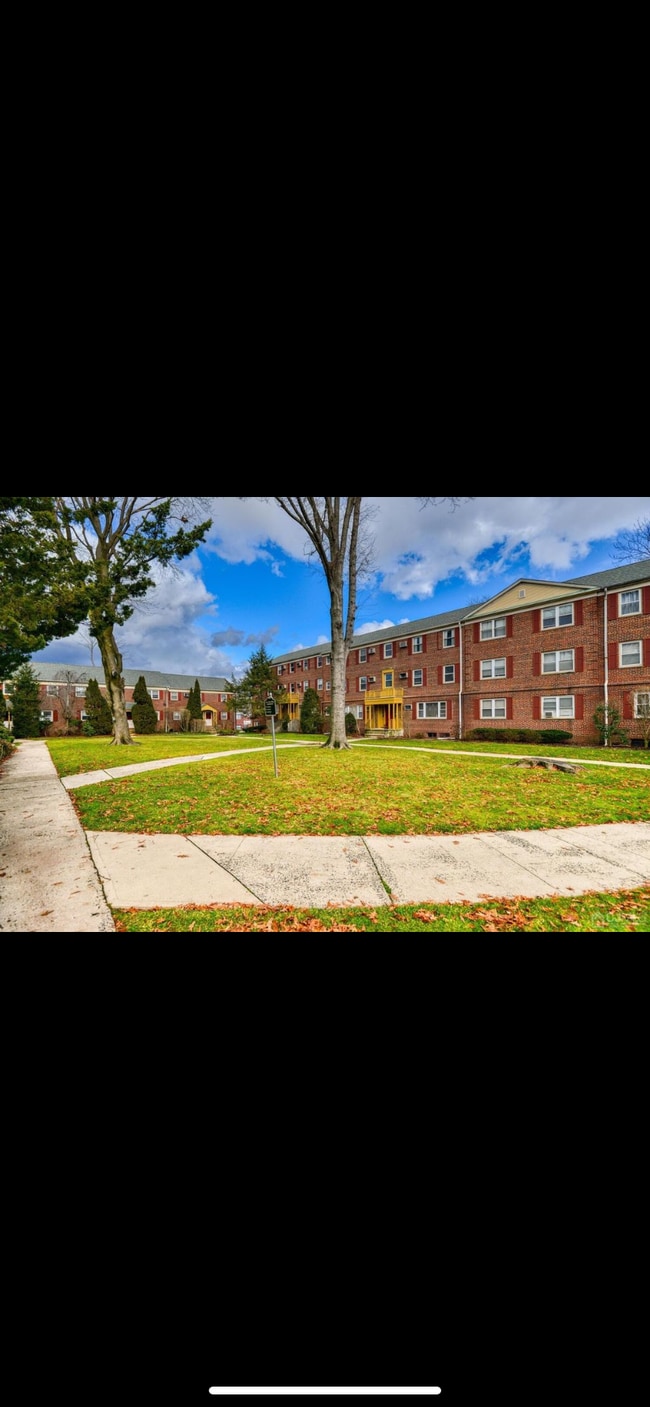 Building Photo - 500 S Center St