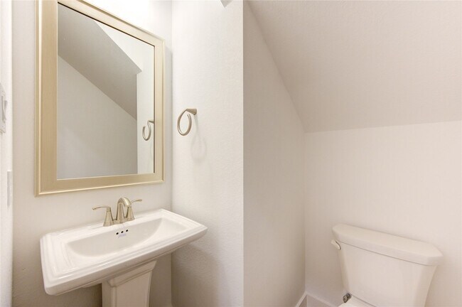 Building Photo - 16032 Mason Run Dr