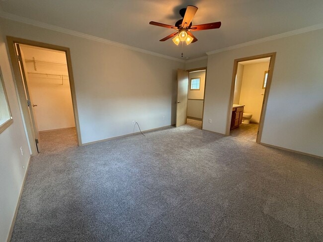 Building Photo - 3 Bedroom DuPont Home for Rent