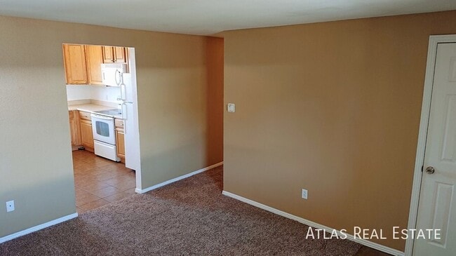 Building Photo - 910 Bishop Ct