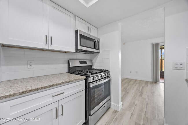 Building Photo - 40 Bogart Pl