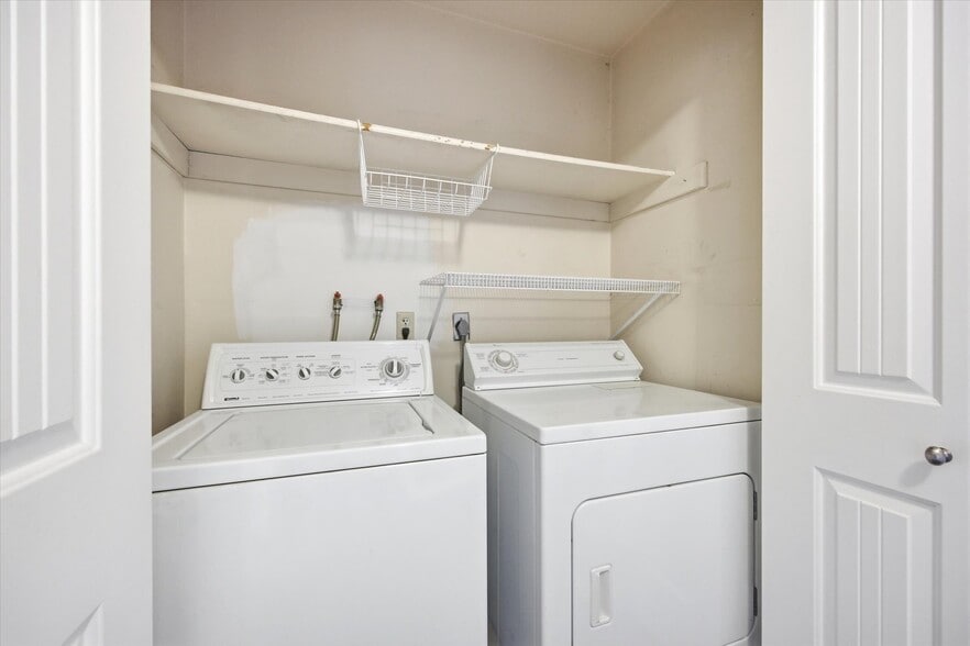 Building Photo - 734 Sandy Dunes Dr