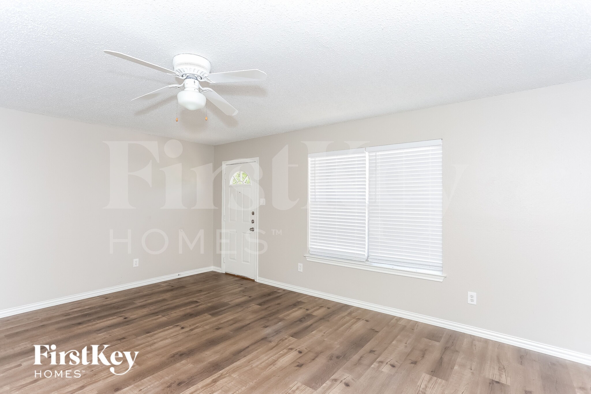 Building Photo - 210 Arabian Ln