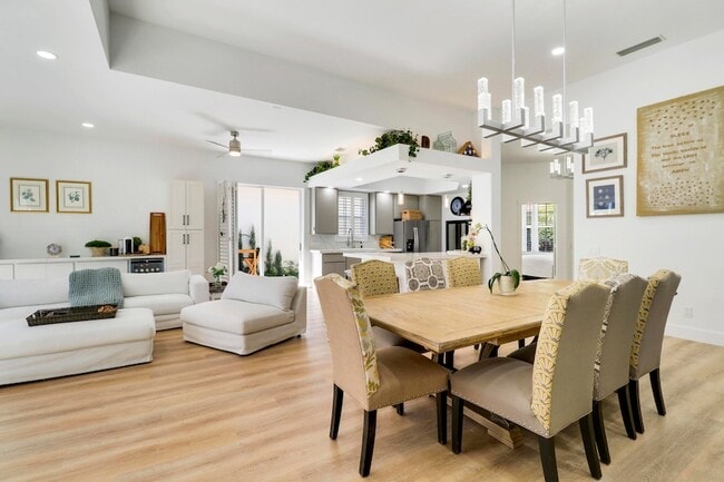 Building Photo - 387 Kelsey Park Dr